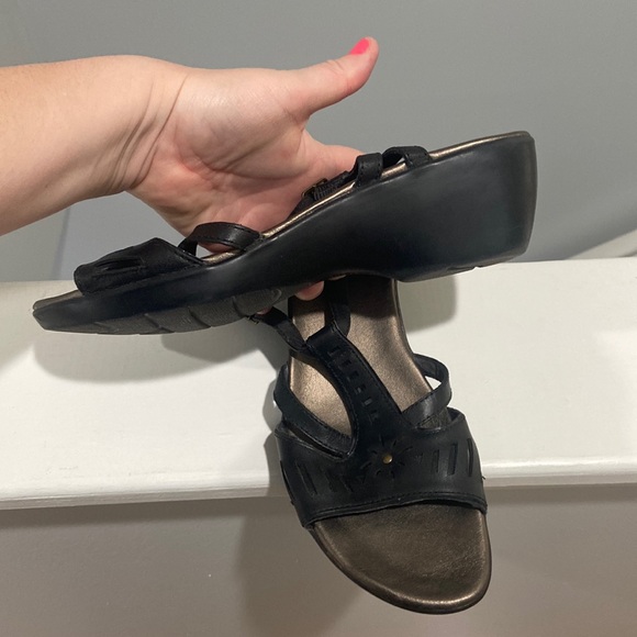 CLARKS Bendables Leather Wedge Sandals black color Women's Sz 10M - Picture 14 of 16